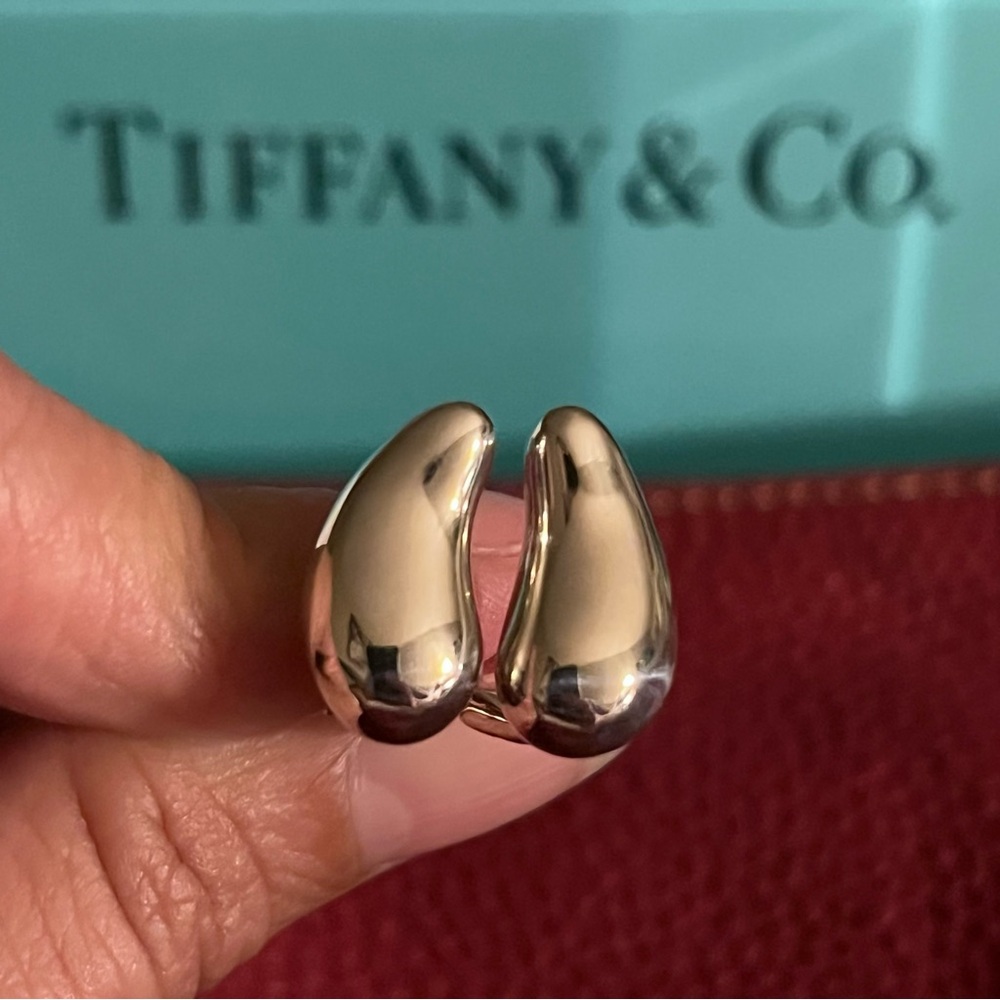 ✨✨✨SOLD✨✨✨ Vintage Tiffany And Co. Elsa Peretti® Silver Bean Clip Earrings